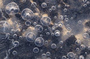 Donma sırasında su kütlesinde Frost tarafından yakalanan hava kabarcıkları ile doku soyut çekim arka plan buz