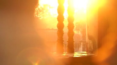 Sihirli renk güneş ışınları Angkor Wat penceresinde aracılığıyla ışık