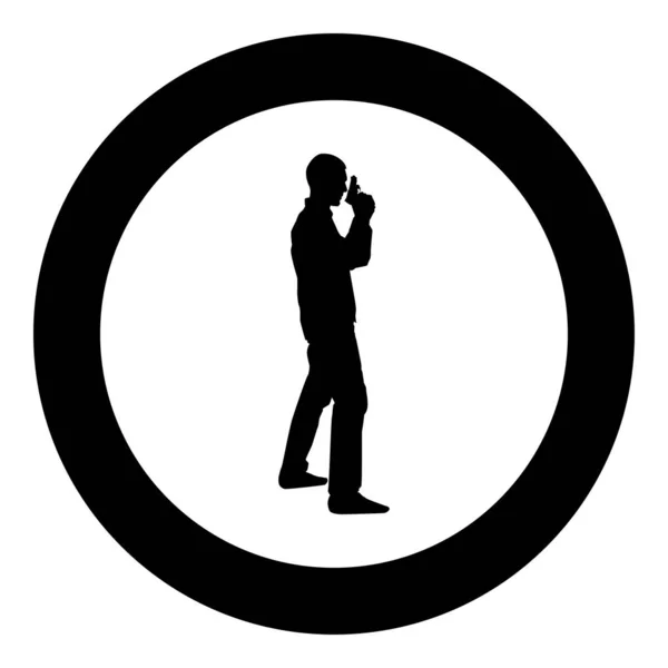 Άντρας με όπλο κινδύνου έννοια εικονίδιο μαύρο χρώμα διάνυσμα σε κύκλο γύρω από εικονογράφηση επίπεδη στυλ εικόνας — Διανυσματικό Αρχείο