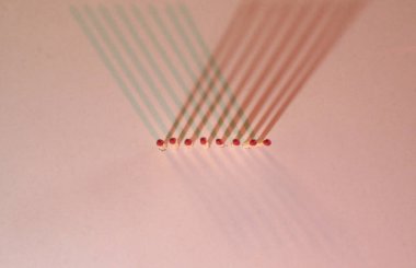 Biz bir gölge, belirli bir geometrik şekil almak orijinal ışıkta yönettiği maçlar üste maruz. Ve sıcaklık ışık, renklerin çeşitli tür.