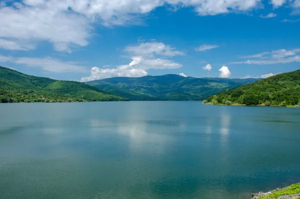 Lago Azul Com Montanhas Lago Artificial Strezevo Bitola Macedônia — Fotografia de Stock