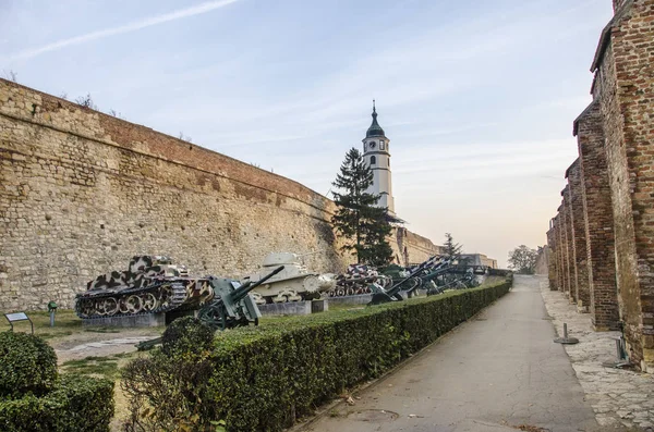 Belgrado Serbia Kalemegdan Fortaleza Viejos Cañones Tanques Museo Militar — Foto de Stock