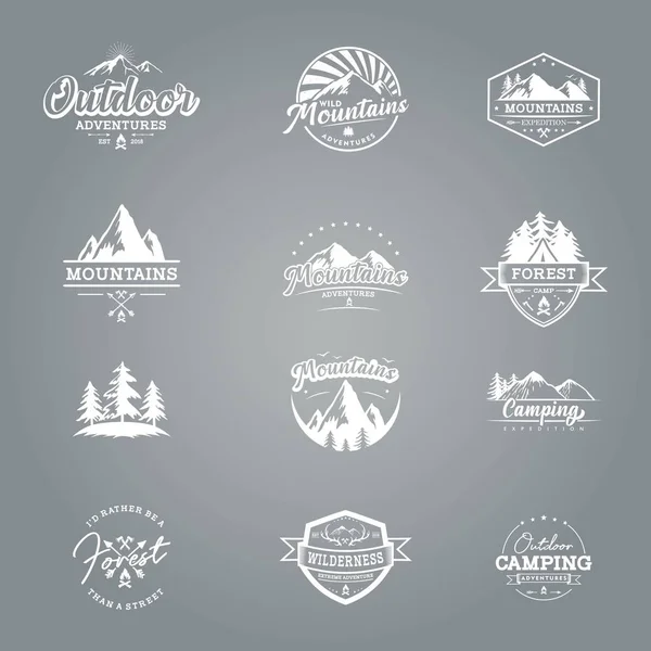 Mountain Logo Design Vektor Izolált — Stock Vector