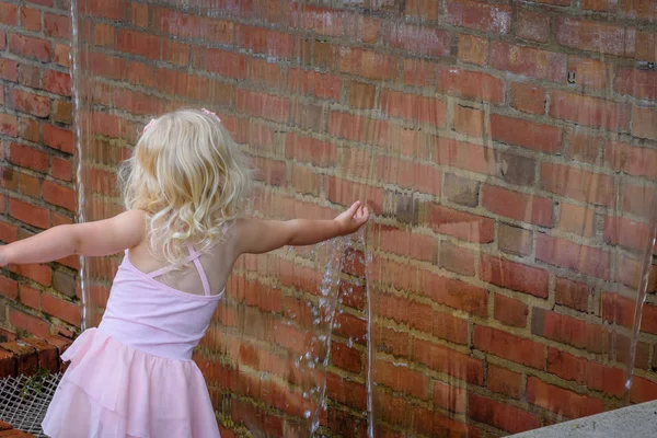 Rear View Little Girl Touching Water Waterfall Botanical Garden — Stock Photo, Image