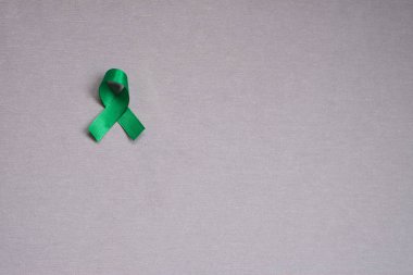 Yeşil şerit, böbrek kanserinin sembolü. Kanser Farkındalık ay. Sağlık konsepti. 