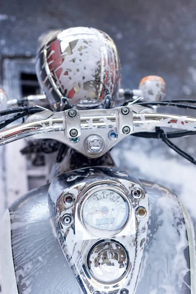 Menutup Sepeda Motor Pencucian Mobil Dengan Busa — Stok Foto