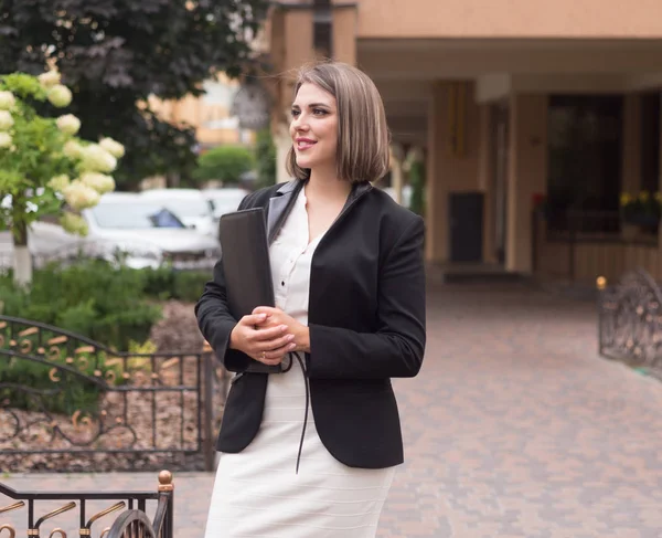 Giovane Bella Ragazza Con Documenti Città Concetto Donna Affari Donna — Foto Stock