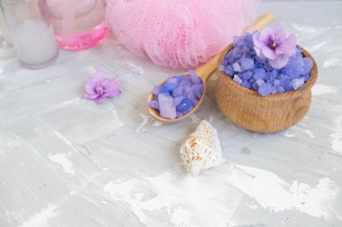 Spa tedavisi, ahşap kaşık ve deniz tuzu ile bağırsak.. 