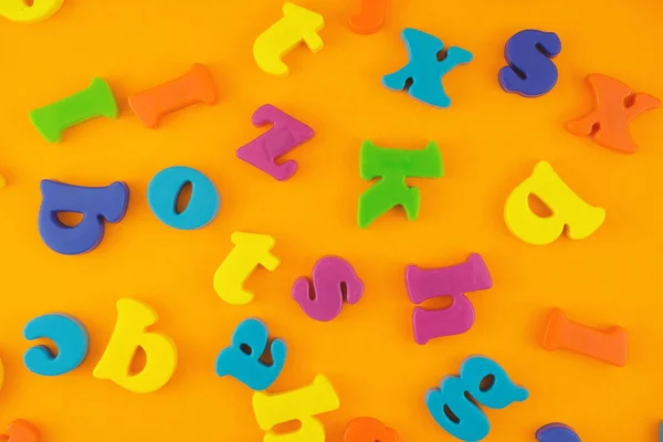 Plastic Kleurrijke Alfabet Letters Oranje Achtergrond — Stockfoto