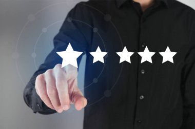 Beş yıldızlı bir geri bildirim yapıyorum. İş adamı eleştiri bıraktı.