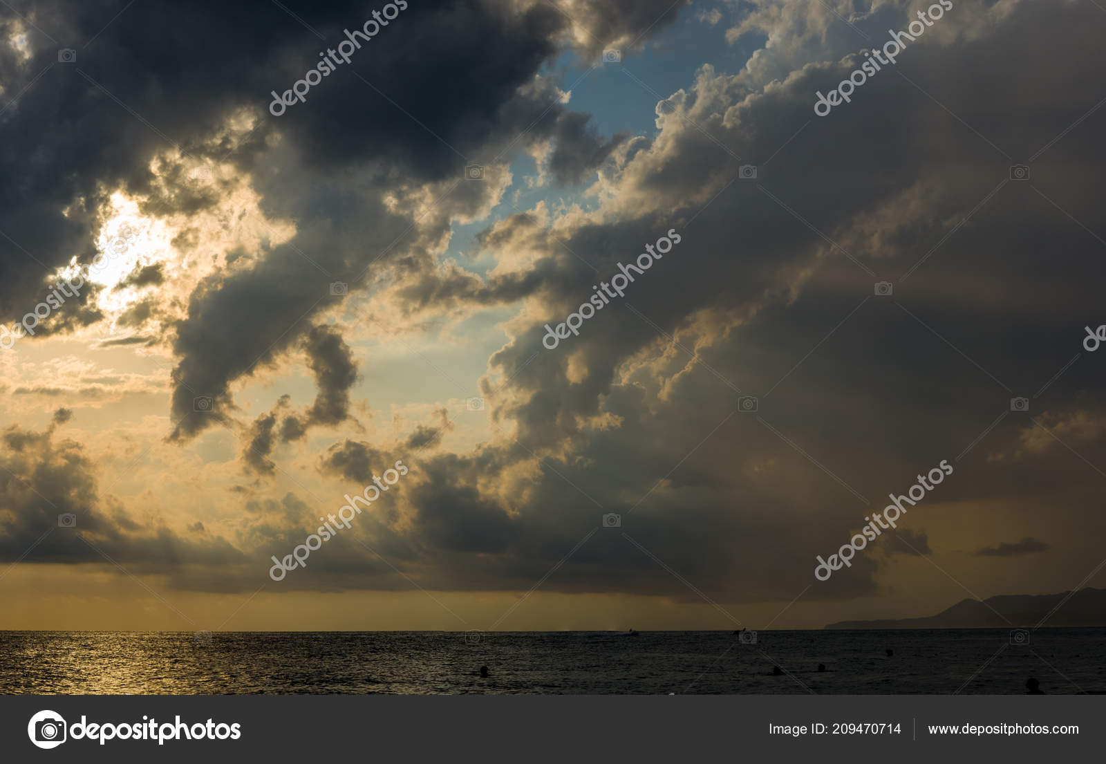 Sommer Meer Sonnenuntergang Die Sonne Wellen Und Wolken Schone