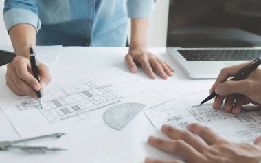 mühendis mimar planı tablo tartışıyor