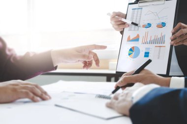 veri kaynak değerleme yatırımın çalışan genç iş ortağı Danışmanı