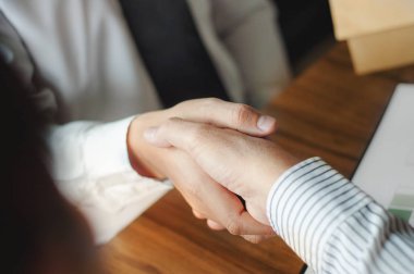 iş adamları iş, başarılı ilgili pazarlık sözleşmesi.