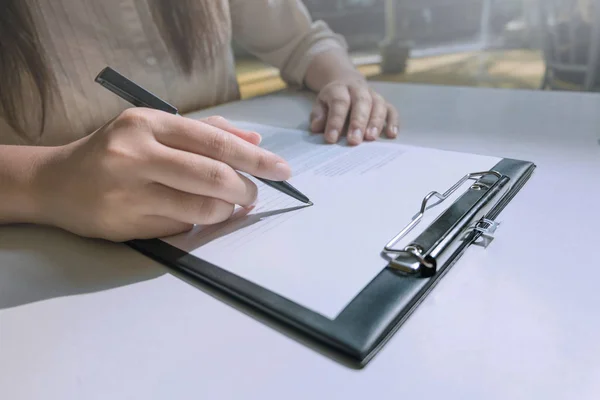 Hands Woman Completing Application Form — Stock Photo, Image