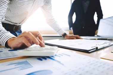 iki şirket yöneticileri ortak analiz veri belgesi ile muhasebeci ofis yer olarak