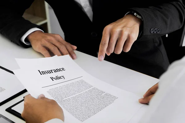 Insurance Agent Explain Consulting Customer Signing Policy Form — Stock Photo, Image