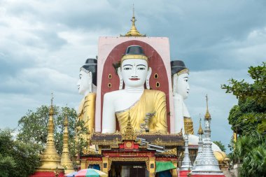Kyaik-Pun Pagoda Myanmar Bago ilçesinde arka arkaya oturan Buda dört yükselen görüntüleri.