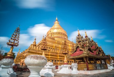Myanmar'ın Shwezigon pagoda'sı bagan'daki antik ve en önemli pagoda.