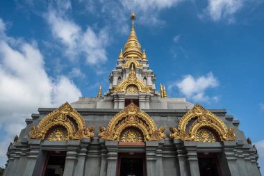 Sinakarintra Stit Mahasantikhiri Pagoda Doi Mae Salong, Tayland Chiang Rai eyaletinde dağın tepesinde Tayland majesteleri kraliçe annesi anma anıtı.
