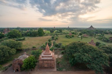 Shwesandaw pagoda'dan Bagan düz görünümü, Mandalay bölgesi, Myanmar.