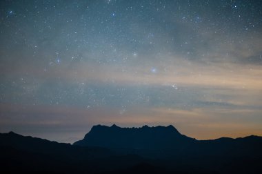 Tayland 'ın Chiang Mai bölgesindeki Doi Luang Chiang Dao dağının muhteşem manzarası..
