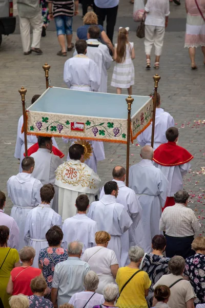 Wroclaw, POLAND - JUNE 20, 2019: Religious procession at Corpus Christi Day in Wroclaw, Poland — 스톡 사진