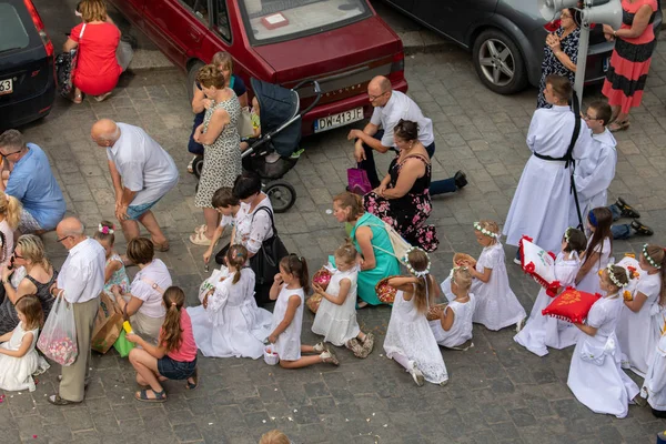 Wroclaw, POLÓNIA - JUNHO 20, 2019: Procissão religiosa no Corpus Christi Day em Wroclaw, Polônia — Fotografia de Stock