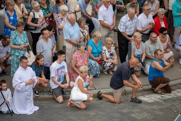 Wrocław, Polska - 20 czerwca 2019: procesja religijna na Dniu Bożego Ciała we Wrocławiu — Zdjęcie stockowe