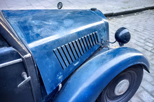 Voiture vintage - effet de couleur bleuâtre — Photo