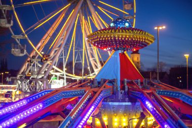 gece eğlence parkı