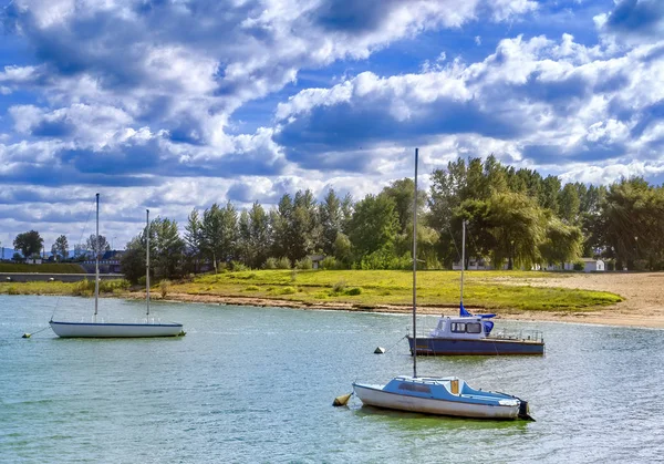 Grande lago otmuchow no verão quente — Fotografia de Stock