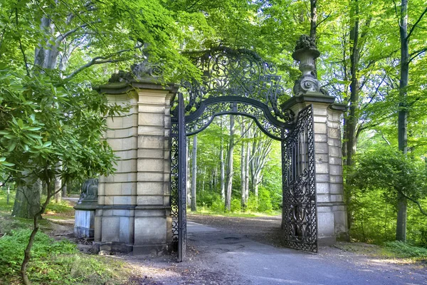 Gateway to ancient park in autumn — Stock Photo, Image