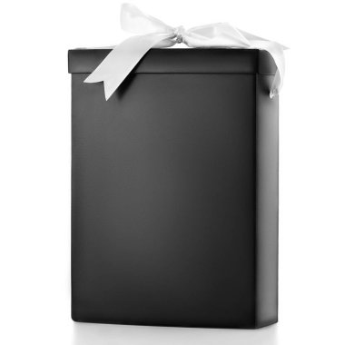 Beyaz kurdele izole beyaz arka plan ile boş siyah hediye kutusu