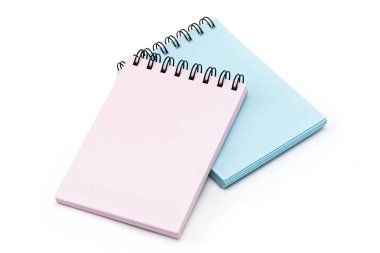 Mavi ve pembe boş şablon sarmal izole Not defteri beyaz arka plan beyaz dizüstü