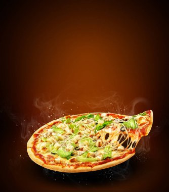 Kavram dikey promosyon afiş ve restoran pizzacı menüsüyle nefis tadı pizza Sezar salatası ve dilim, promosyon metni için mozzarella peynir ve kopya alanı için poster