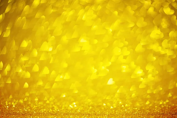 Ouro Glittery, fundo brilhante com bokeh dourado forma corações de amor — Fotografia de Stock