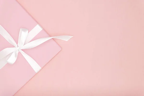 Rózsaszín Ajándék Vagy Jelen Box Lapos Feküdt Összetétel Esküvőkhöz Nap — Stock Fotó