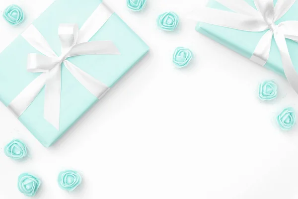 Springtime layout turquoise gift box and rose flowers top view for 8 March Women day copy space isolated on white background. Mother day template with present box. Flat lay. Springtime collection — Stock Photo, Image
