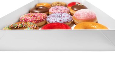 Beyaz arka planda izole pasta teslimat için karton kutuda farklı dolgular ile çeşitli Donuts. Tatlı Fast-Food konsepti. Kahvaltı fırın lezzetli tatlı çörek kek