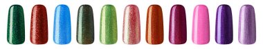 Moda farklı pastel renk glitter ile Oje. Renkli tırnak lake uçları izole beyaz arka plan