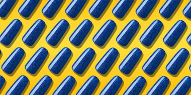 Desen Tırnak glitter ile mavi renk lehçe. Turuncu arka plan üzerinde ipuçları Yaratıcı düzen tırnak cila. Üstte görüntü