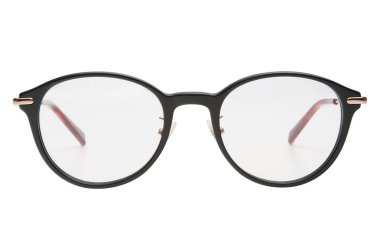 Beyaz arka planda izole edilmiş gözlükler. Yuvarlak çerçeve, iş veya ofis stilinde saydam okuyan ön görünüm siyah gözlükler