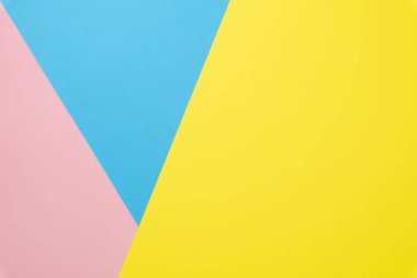 Soyut geometrik kağıt arka plan. Düz pastel mavi, pembe ve sarı trend renkleri doku yatıyordu. Üstte görüntü