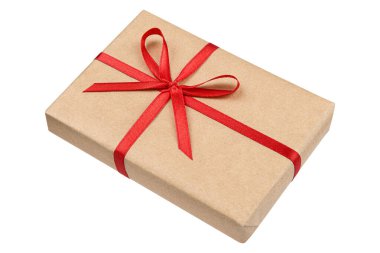 Beyaz zemin üzerinde kırmızı kurdele yayı olan el işi hediye kutusu