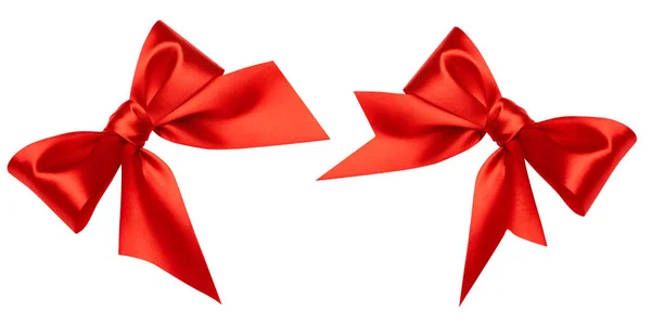 Fita vermelha arco isolado no fundo branco. Natal decoração dom arco — Fotografia de Stock