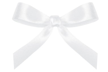 Beyaz arkaplanda beyaz ipek kurdeleden yapılmış beyaz yay.