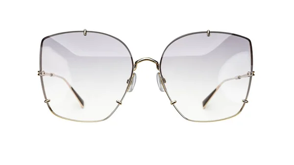Gafas de sol aisladas sobre fondo blanco. Gafas de sol verano mujer accesorios. Vista frontal —  Fotos de Stock
