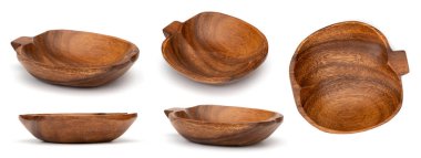 Beyaz arka planda izole edilmiş elma şeklinde boş ahşap kaseler. Kuru meyve ve fındık için boş ahşap kaseler. Koleksiyon.