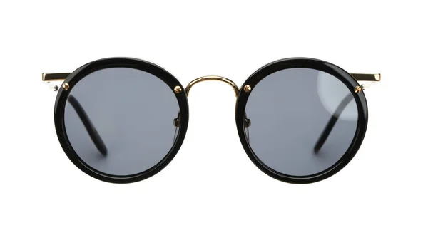Сонцезахисні окуляри ретро ізольовані на білому тлі. Сучасні сонцезахисні окуляри літні жіночі аксесуари чорного кольору. Вид спереду — стокове фото
